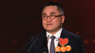女人扒开双腿让男人捅